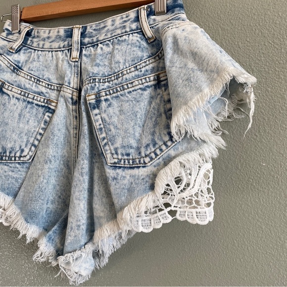 NWT Privy Flutter Denim and Lace Shorts- Medium - Picture 5 of 9